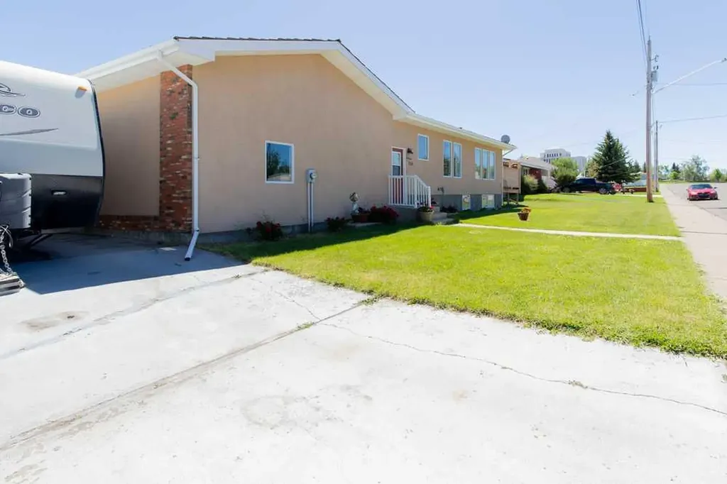214 3 Street W Cardston AB T0K 0K0