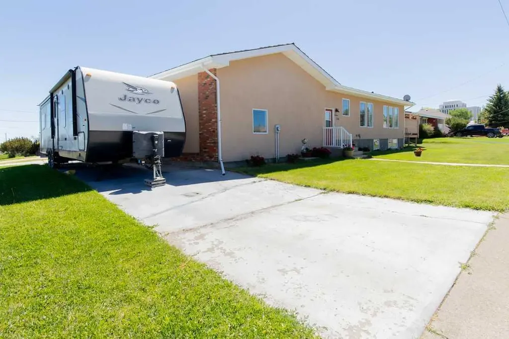 214 3 Street W Cardston AB T0K 0K0