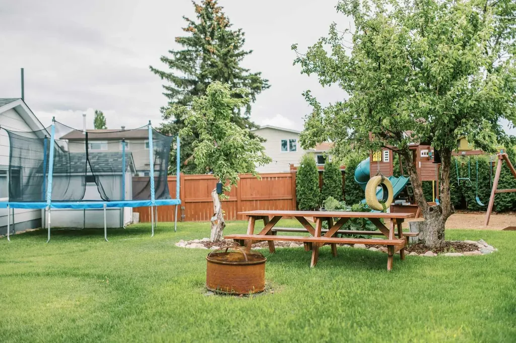 4103 63 Street Stettler AB T4K 1E9