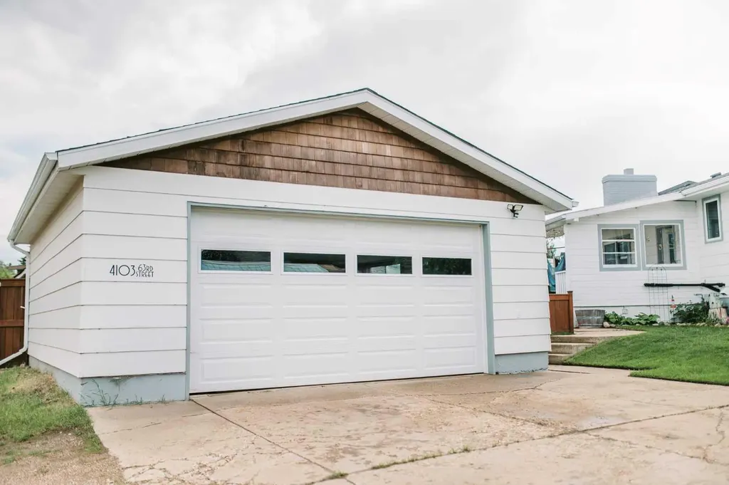 4103 63 Street Stettler AB T4K 1E9