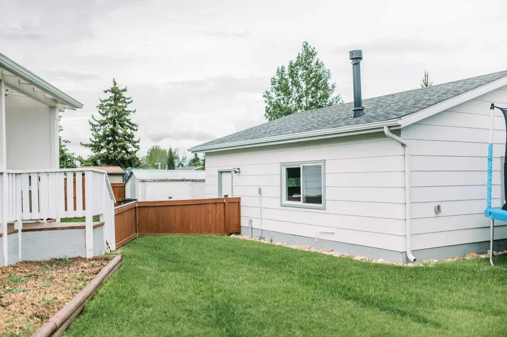 4103 63 Street Stettler AB T4K 1E9