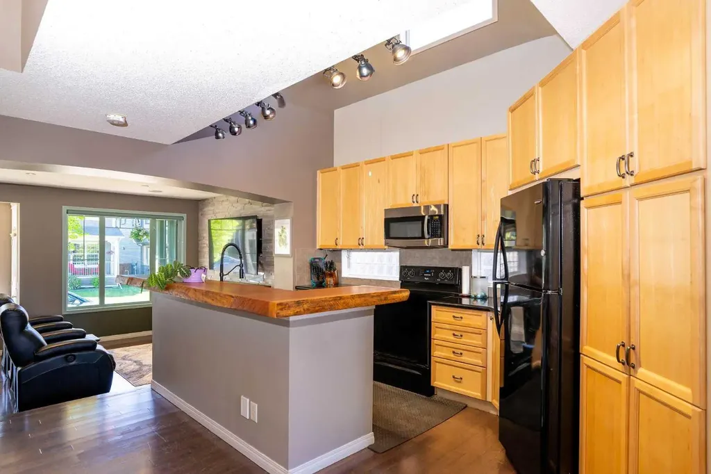 213 Tuscany Valley Green NW Calgary AB T3L 0A1