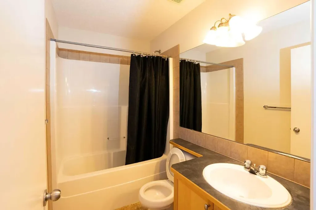 213 Tuscany Valley Green NW Calgary AB T3L 0A1