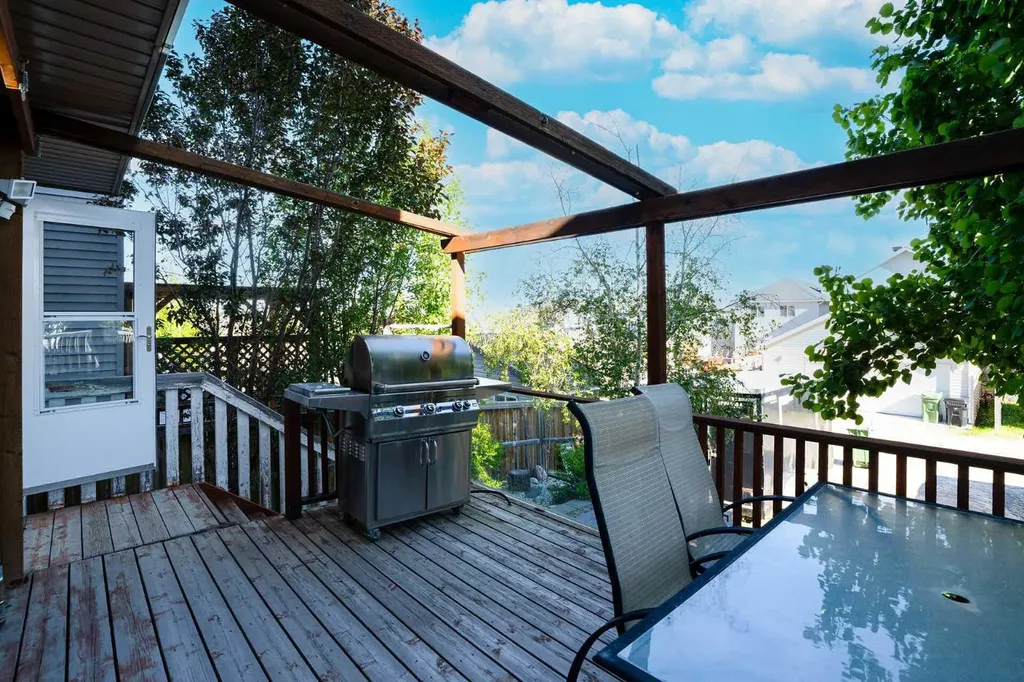 213 Tuscany Valley Green NW Calgary AB T3L 0A1