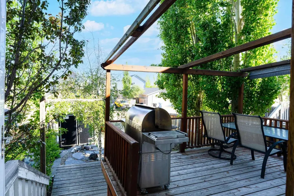 213 Tuscany Valley Green NW Calgary AB T3L 0A1