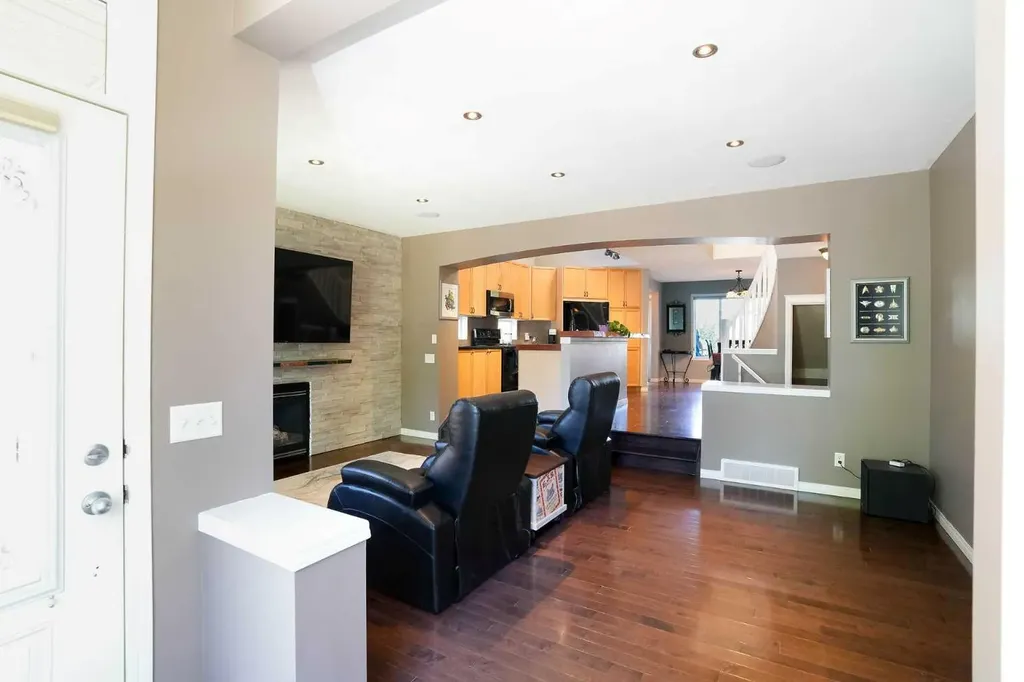 213 Tuscany Valley Green NW Calgary AB T3L 0A1
