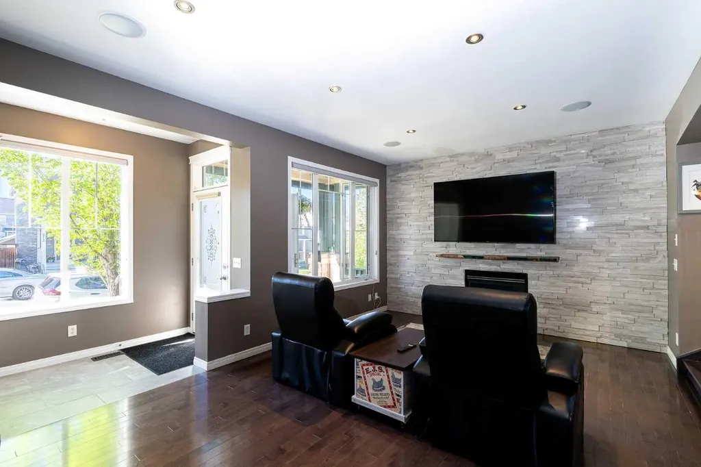 213 Tuscany Valley Green NW Calgary AB T3L 0A1