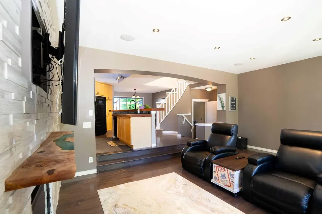 213 Tuscany Valley Green NW Calgary AB T3L 0A1