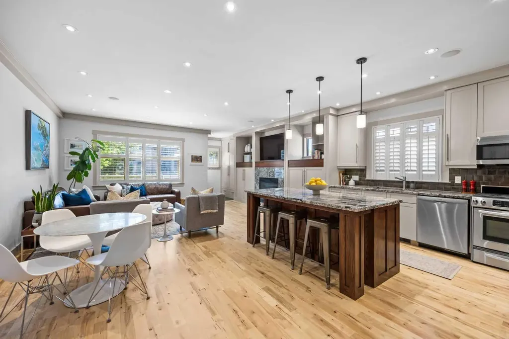 211 32 Avenue NW Calgary AB T2M 2P8