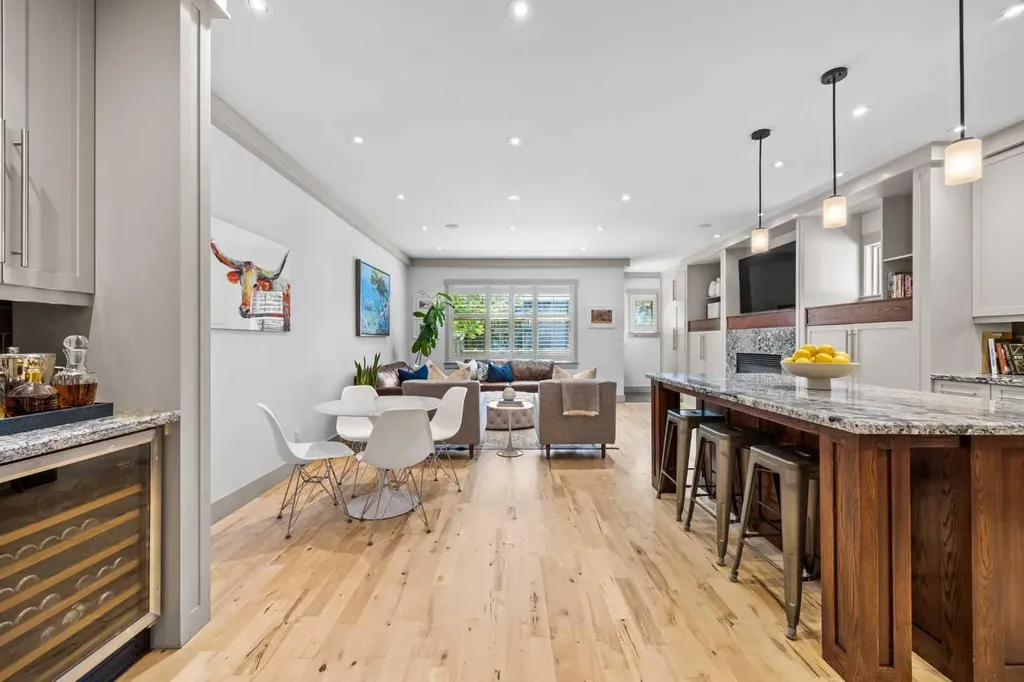 211 32 Avenue NW Calgary AB T2M 2P8