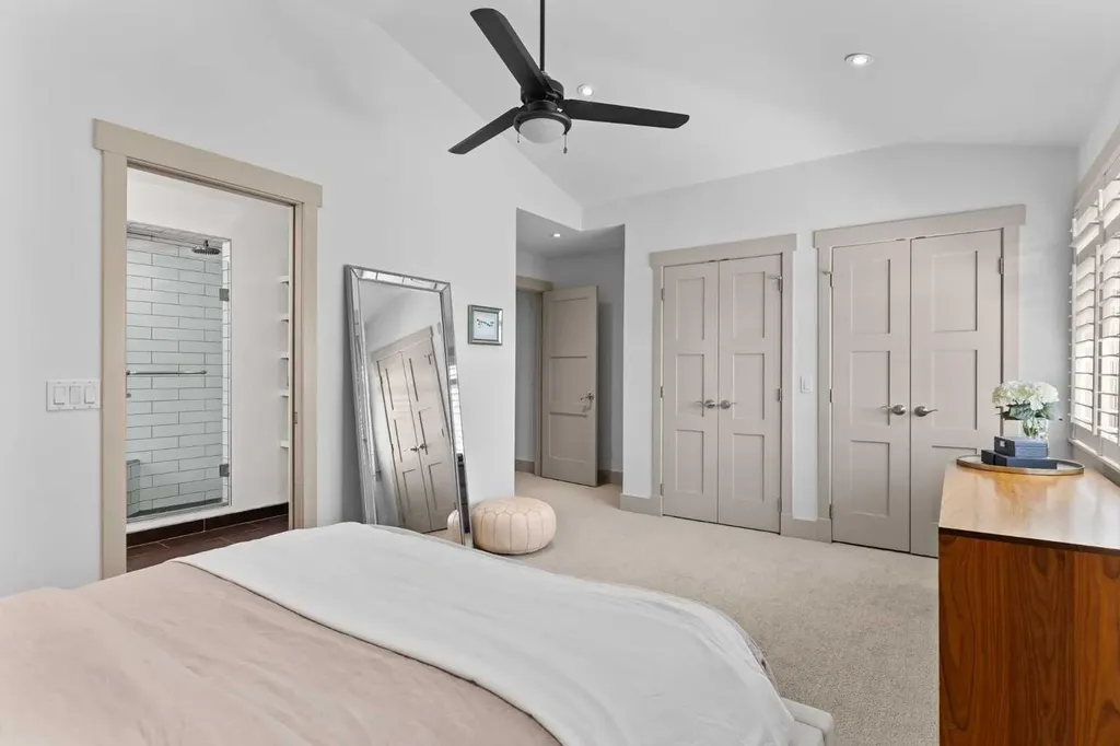 211 32 Avenue NW Calgary AB T2M 2P8