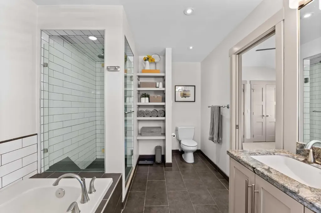 211 32 Avenue NW Calgary AB T2M 2P8