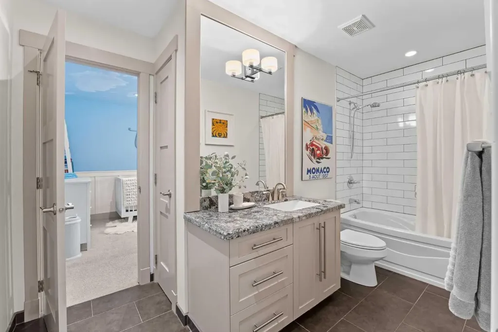 211 32 Avenue NW Calgary AB T2M 2P8