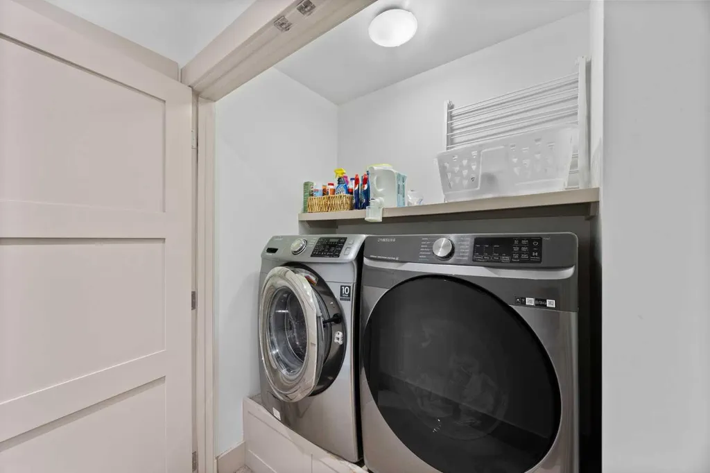 211 32 Avenue NW Calgary AB T2M 2P8