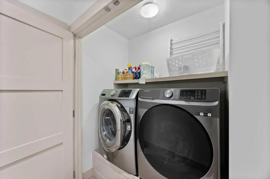 211 32 Avenue NW Calgary AB T2M 2P8