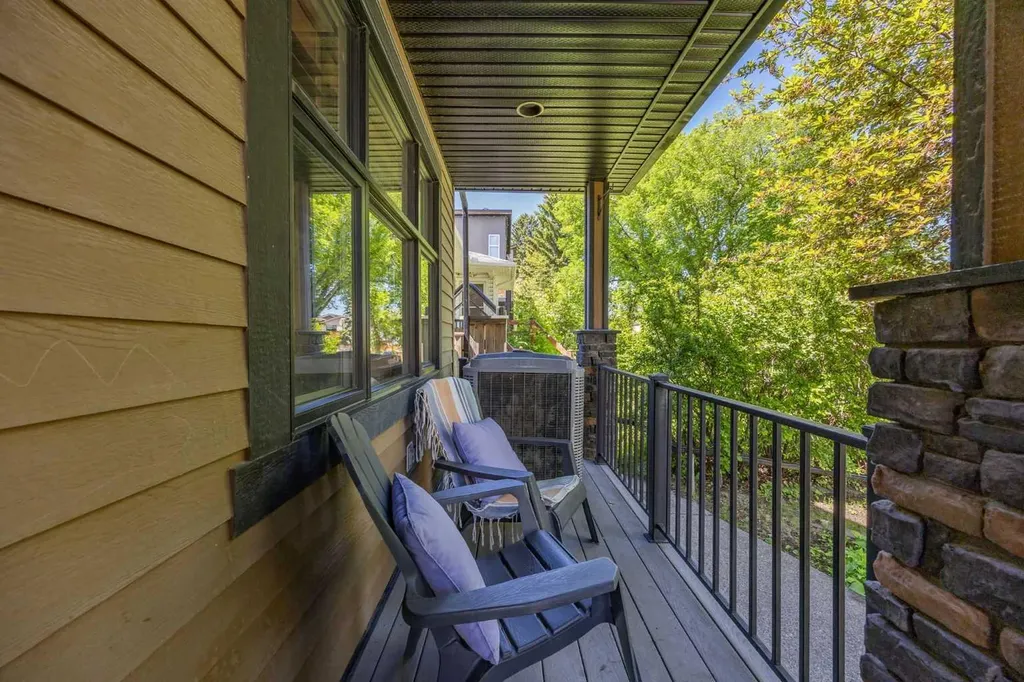 211 32 Avenue NW Calgary AB T2M 2P8