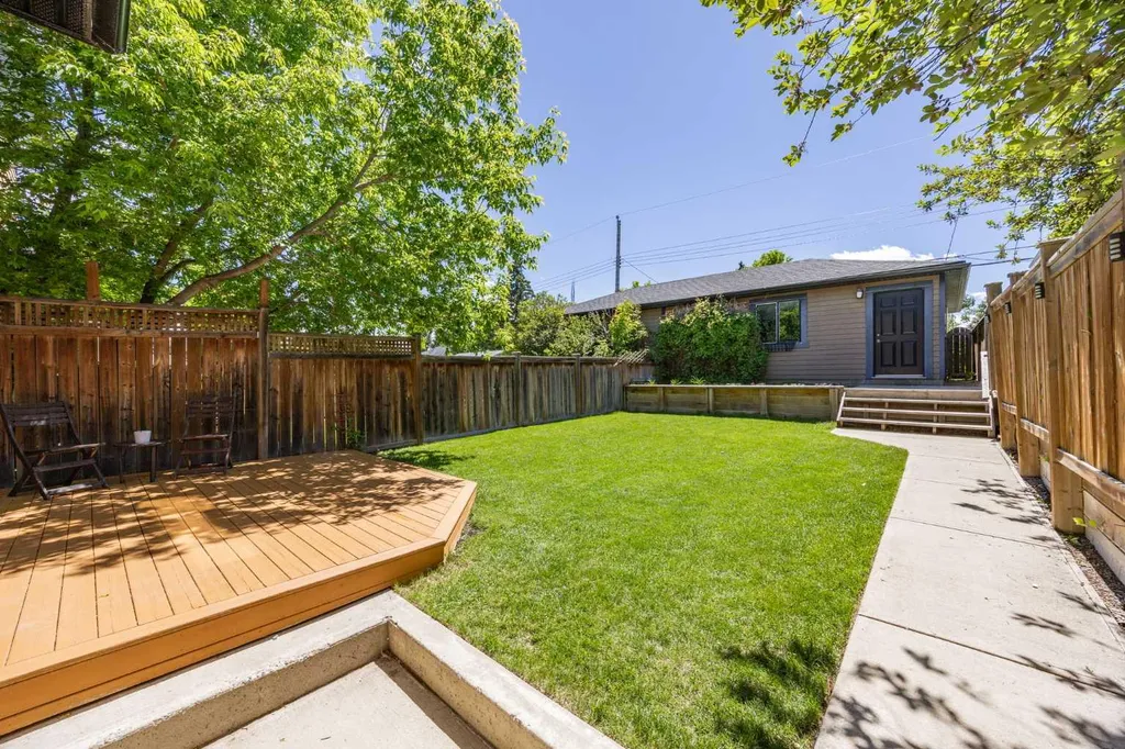 211 32 Avenue NW Calgary AB T2M 2P8