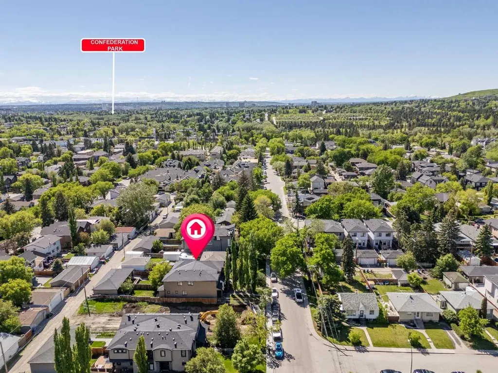 211 32 Avenue NW Calgary AB T2M 2P8