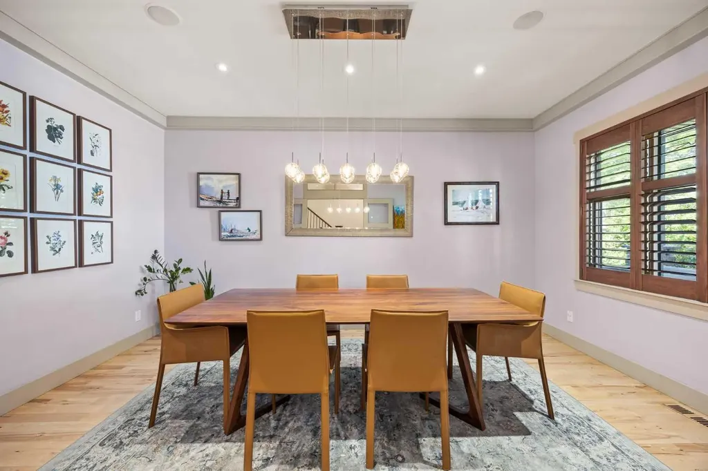 211 32 Avenue NW Calgary AB T2M 2P8