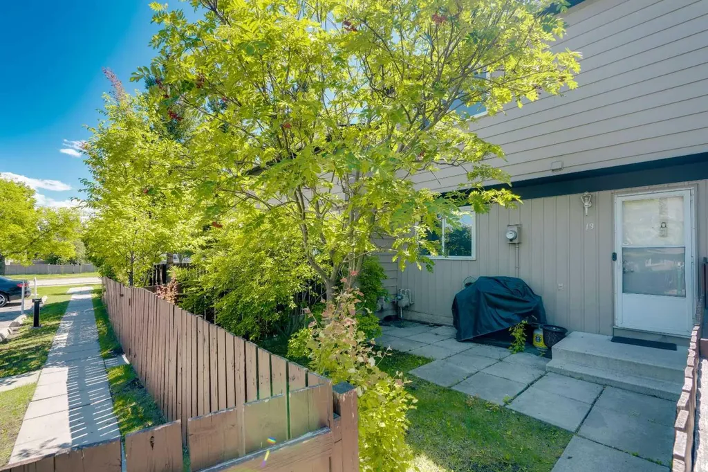 7205 4 Street NE Calgary AB T2K5S3
