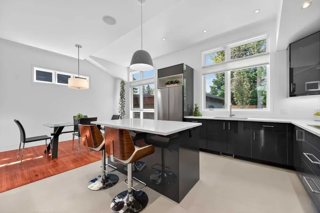 5119 Vallance Crescent NW Calgary AB T3A 0T7