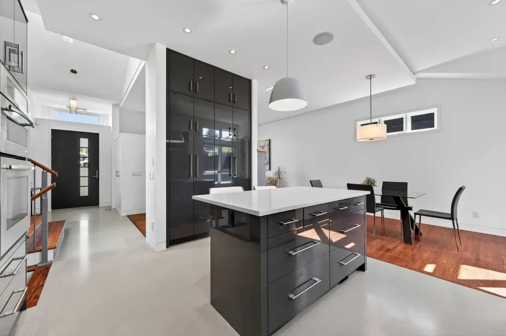 5119 Vallance Crescent NW Calgary AB T3A 0T7