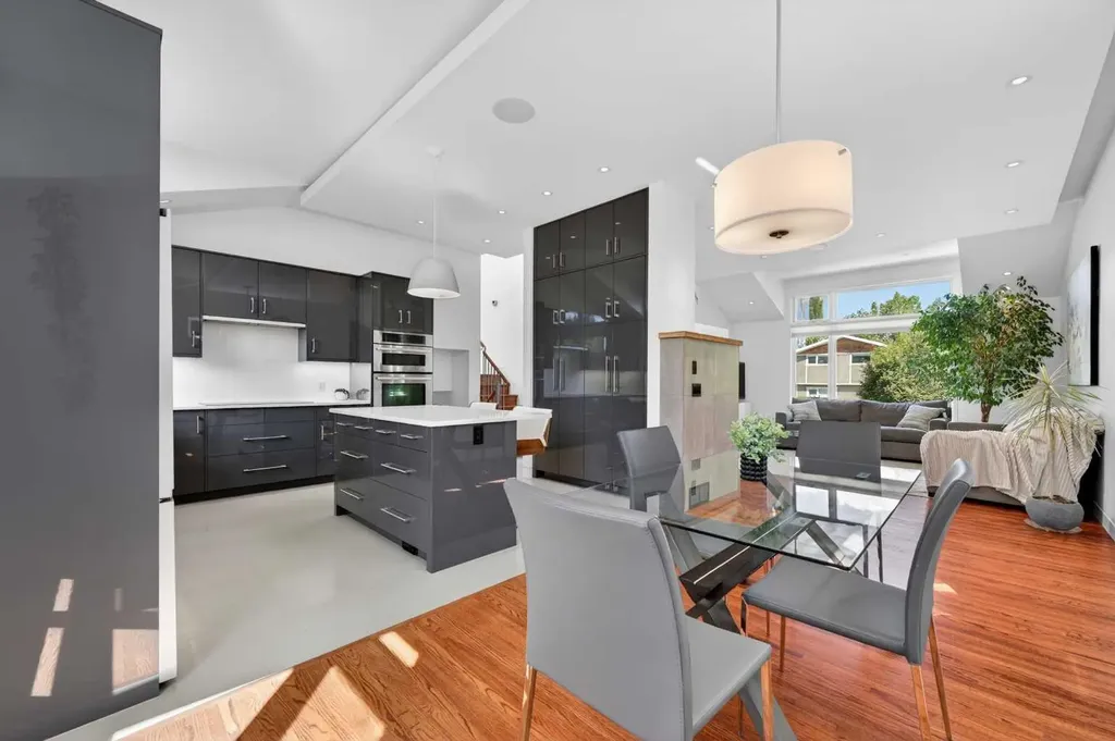 5119 Vallance Crescent NW Calgary AB T3A 0T7