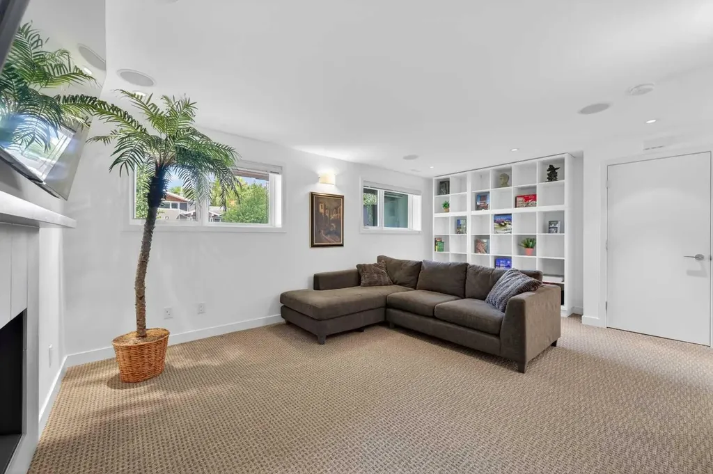 5119 Vallance Crescent NW Calgary AB T3A 0T7
