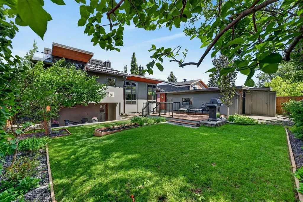 5119 Vallance Crescent NW Calgary AB T3A 0T7