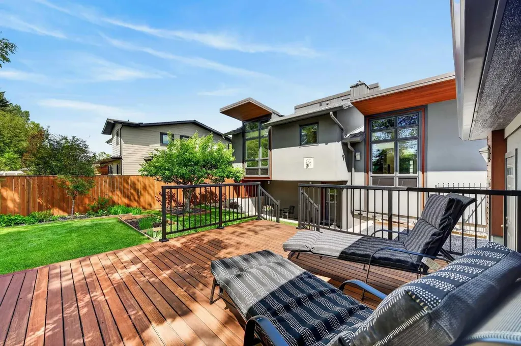 5119 Vallance Crescent NW Calgary AB T3A 0T7