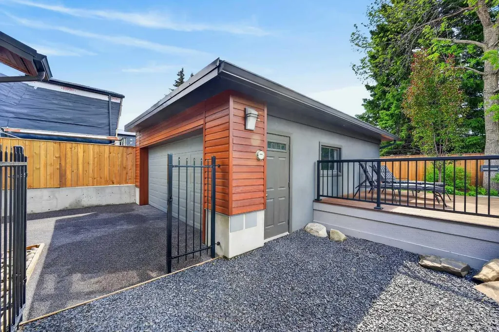 5119 Vallance Crescent NW Calgary AB T3A 0T7