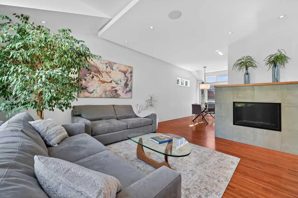 5119 Vallance Crescent NW Calgary AB T3A 0T7