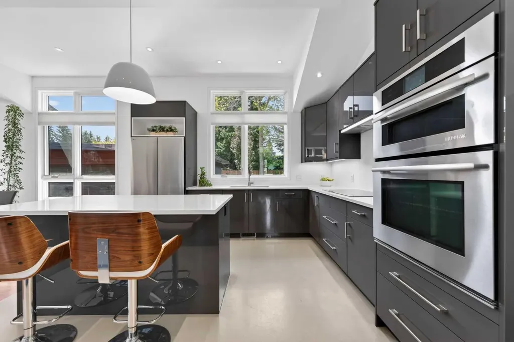 5119 Vallance Crescent NW Calgary AB T3A 0T7