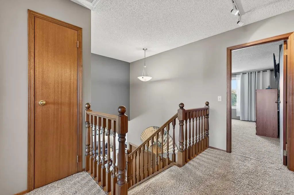57 Del Rio Place NE Calgary AB T1Y 6N3
