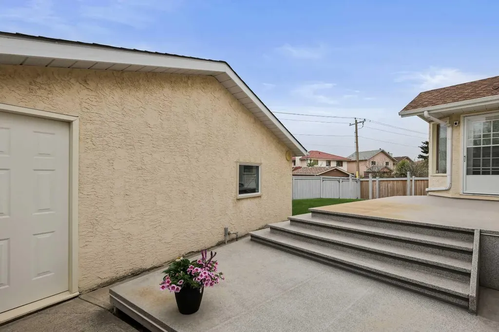 57 Del Rio Place NE Calgary AB T1Y 6N3