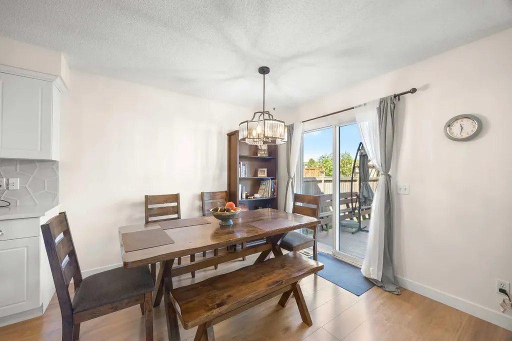 141 Citadel Bluff Close NW Calgary AB T3G 5E3