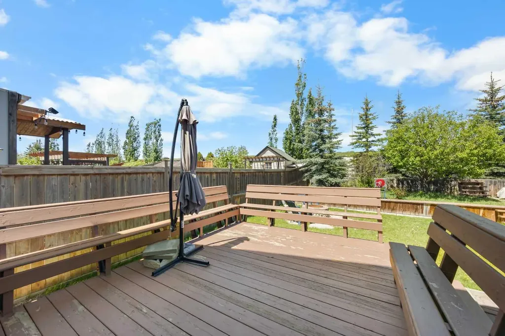 141 Citadel Bluff Close NW Calgary AB T3G 5E3