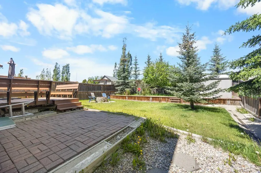 141 Citadel Bluff Close NW Calgary AB T3G 5E3