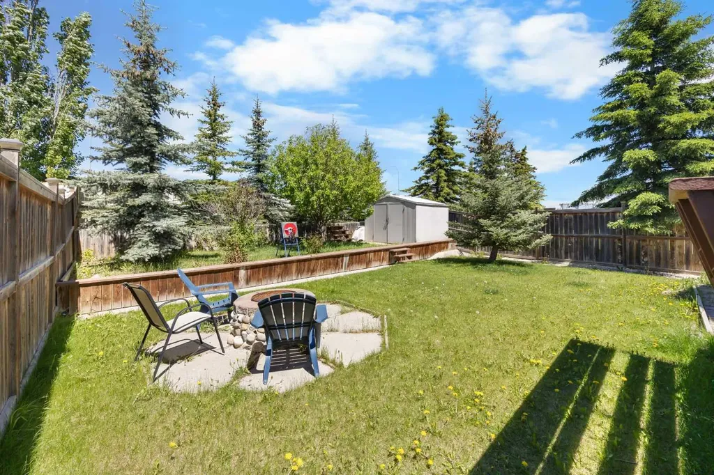 141 Citadel Bluff Close NW Calgary AB T3G 5E3