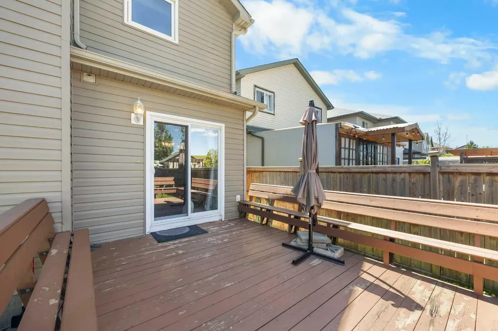 141 Citadel Bluff Close NW Calgary AB T3G 5E3
