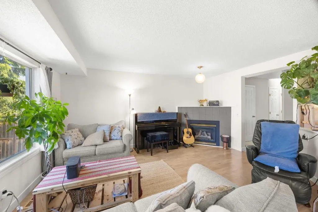 141 Citadel Bluff Close NW Calgary AB T3G 5E3