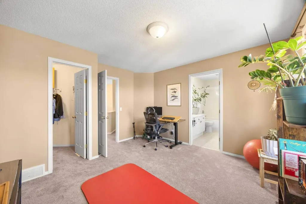 141 Citadel Bluff Close NW Calgary AB T3G 5E3
