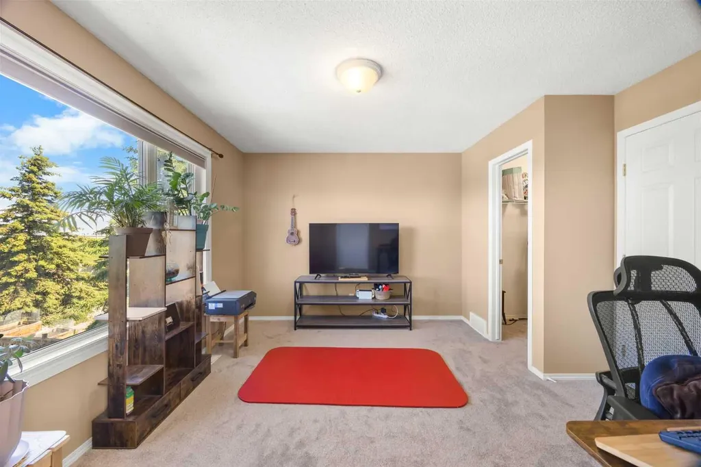 141 Citadel Bluff Close NW Calgary AB T3G 5E3
