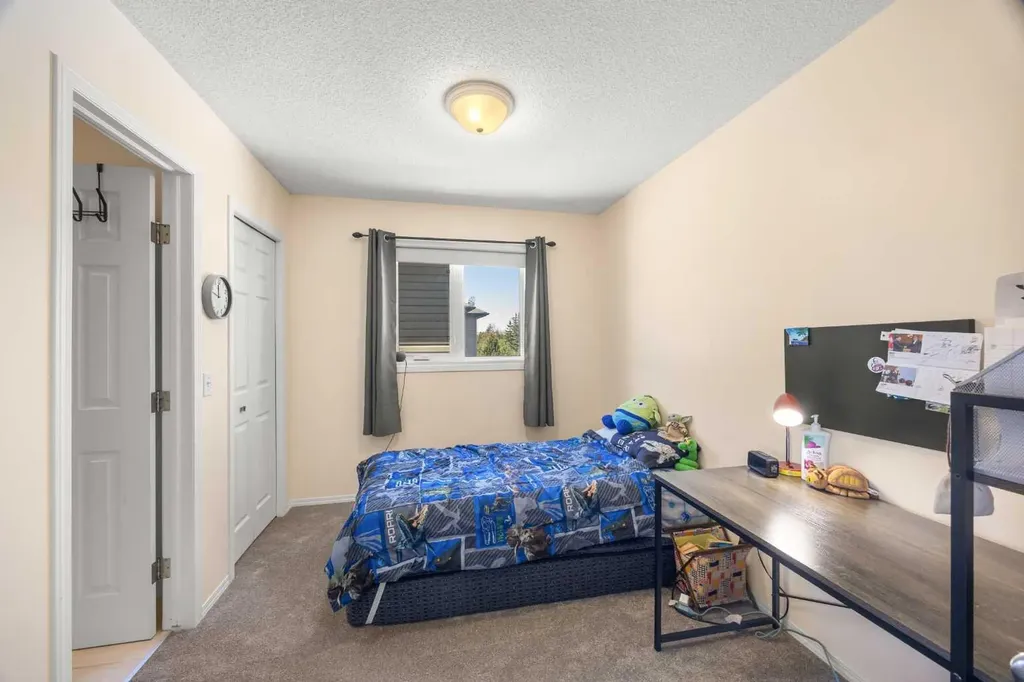 141 Citadel Bluff Close NW Calgary AB T3G 5E3