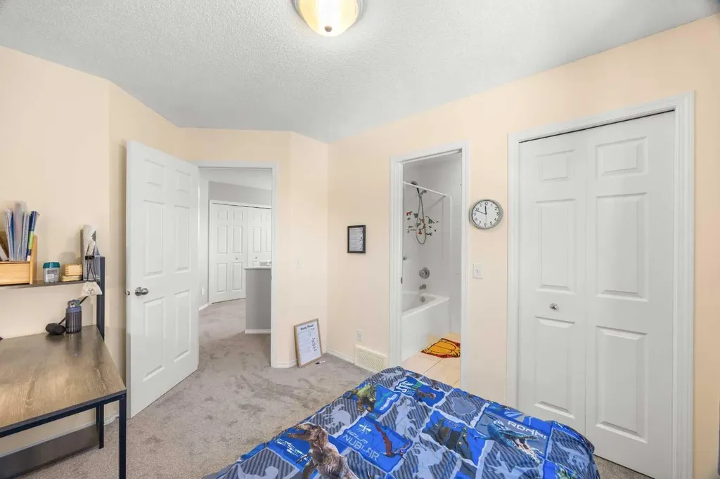 141 Citadel Bluff Close NW Calgary AB T3G 5E3