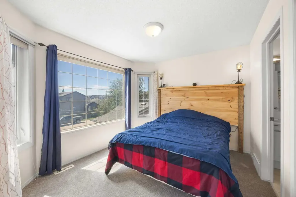 141 Citadel Bluff Close NW Calgary AB T3G 5E3