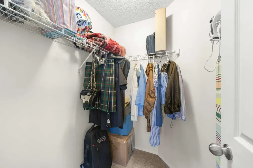 141 Citadel Bluff Close NW Calgary AB T3G 5E3