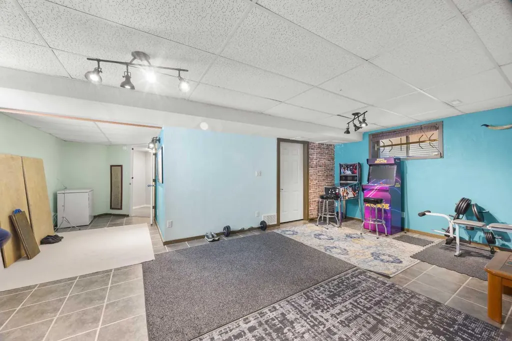 141 Citadel Bluff Close NW Calgary AB T3G 5E3