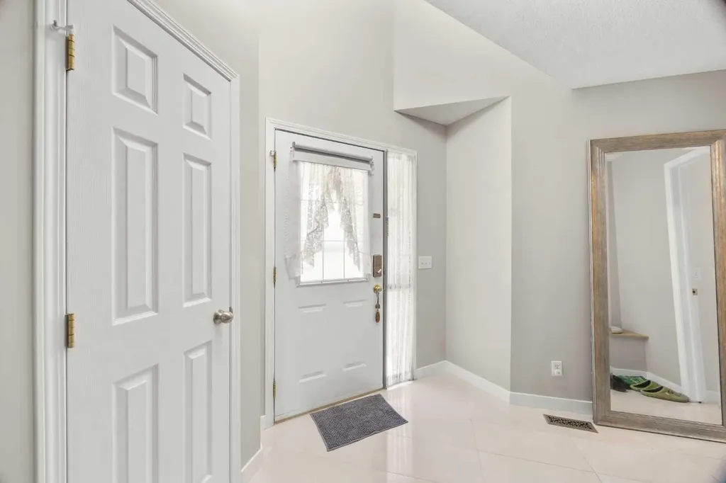 141 Citadel Bluff Close NW Calgary AB T3G 5E3