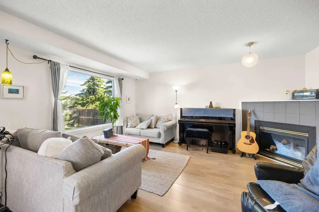 141 Citadel Bluff Close NW Calgary AB T3G 5E3